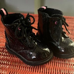 Infant Girl’s size 4 Zip-up glitter boots
